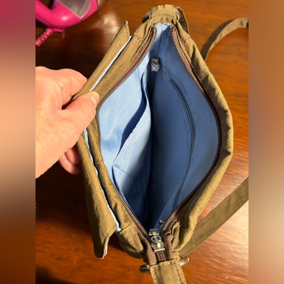 Baggallini olive crossbody bag w/adjustable strap - Picture 7 of 12